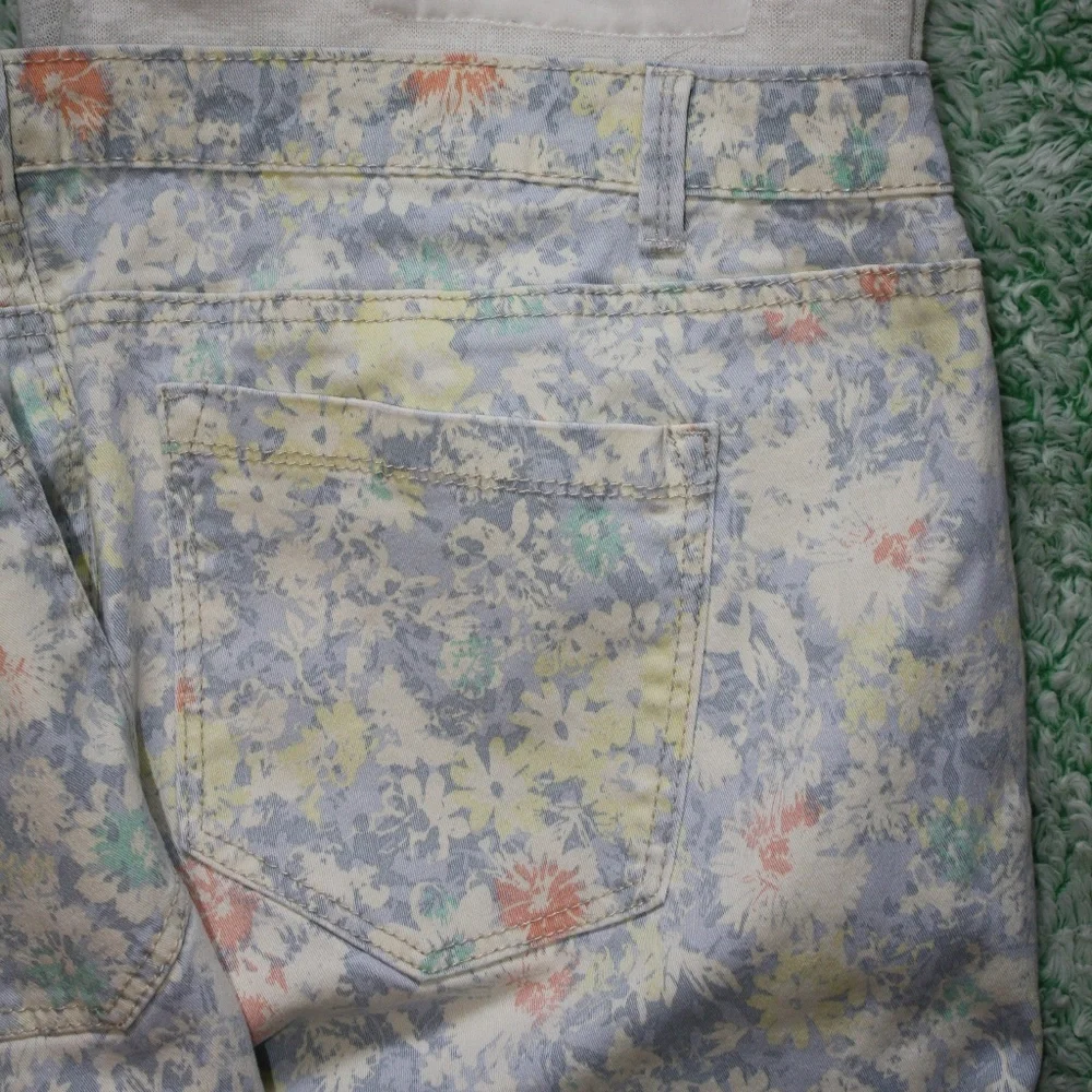 Roz & Ali Floral Ankle Jeans - Multicolor - Picture 4 of 6